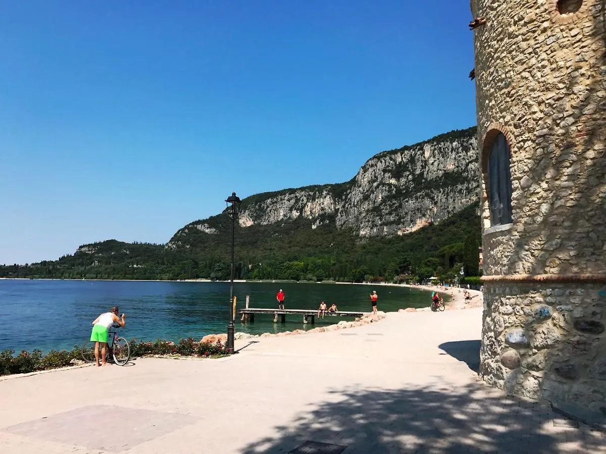 Parco Villa San Vigilio Garda  Garda (Verona)