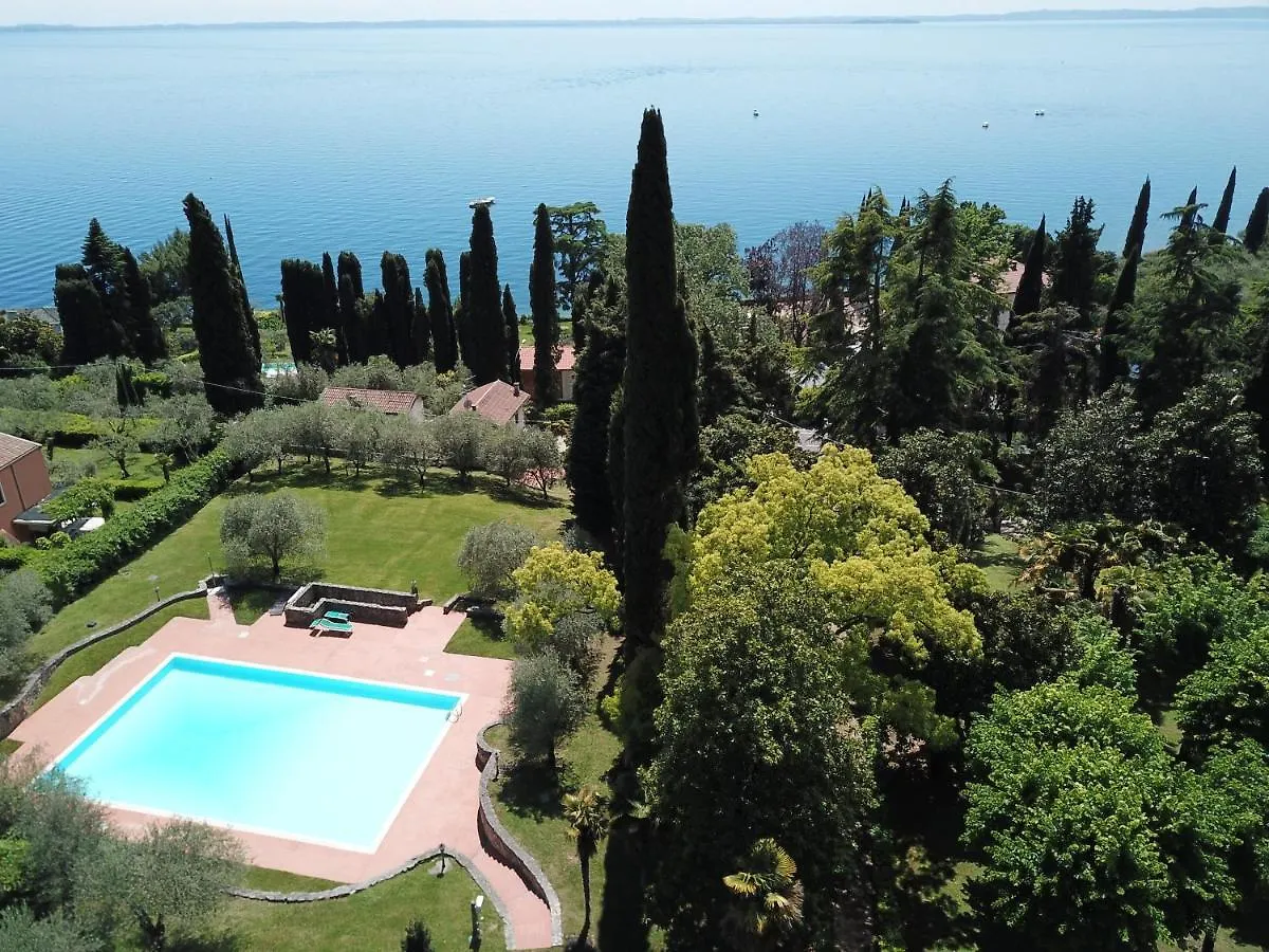 Parco Villa San Vigilio Garda  Italy